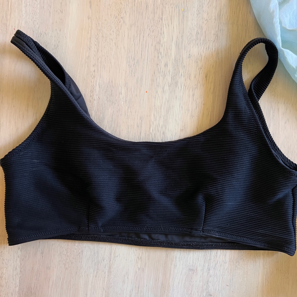 Mother figure black ribbed bikini top